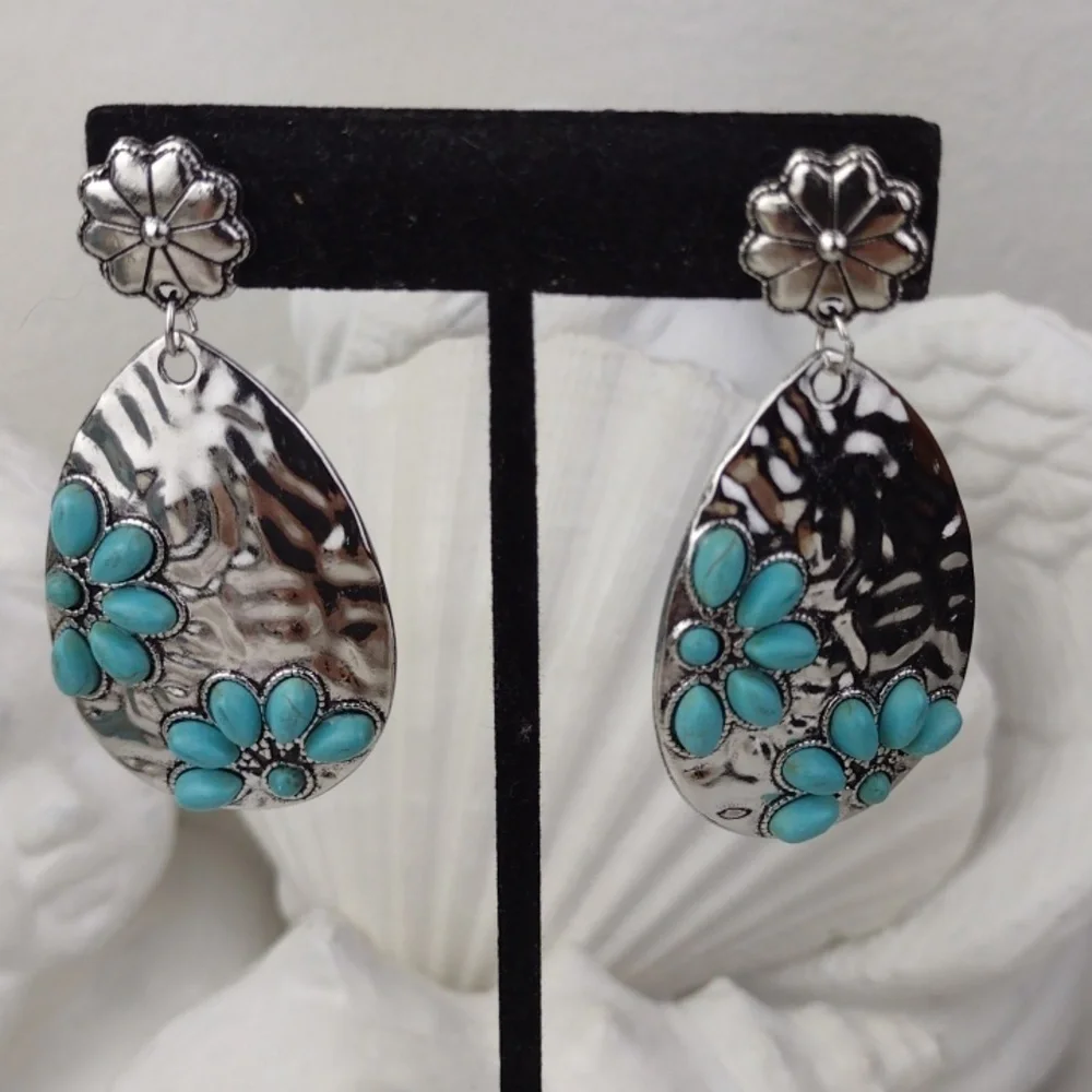 Hammered & Silver & Turquoise silver tone